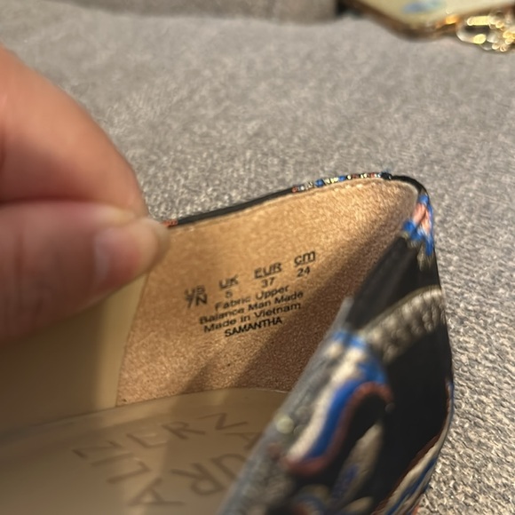 Naturalized Samantha Brocade shoes - Picture 7 of 7